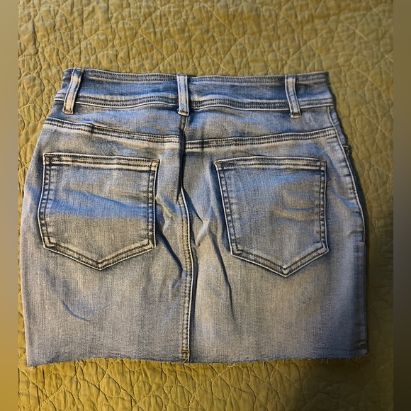 Just Quella Women's High Waisted Jean Skirt Fringed Slim Fit Denim Mini Skirt - Picture 14 of 14